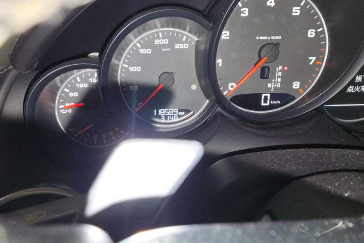 Used Porsche Cayenne 2016 Cayenne 3.0T Odometer Close Up