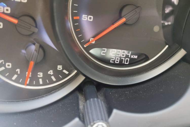 Used Porsche Cayenne 2016 Cayenne 3.0T Odometer Close Up