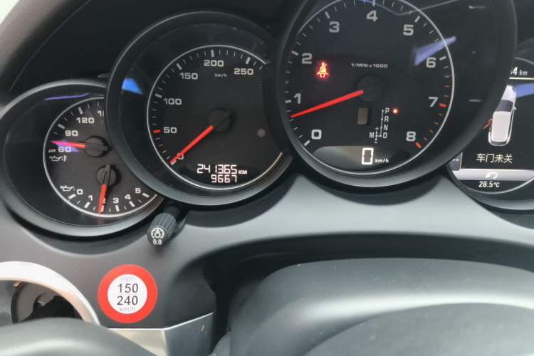 Used Porsche Cayenne 2016 Cayenne Platinum Edition 3.0T Odometer Close Up