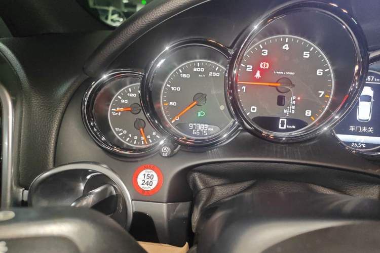 Used Porsche Cayenne 2016 Cayenne 3.0T Odometer Close Up