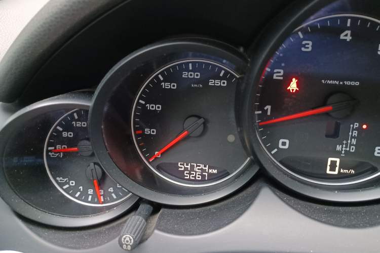 Used Porsche Cayenne 2016 3.0T parallel import Odometer Close Up