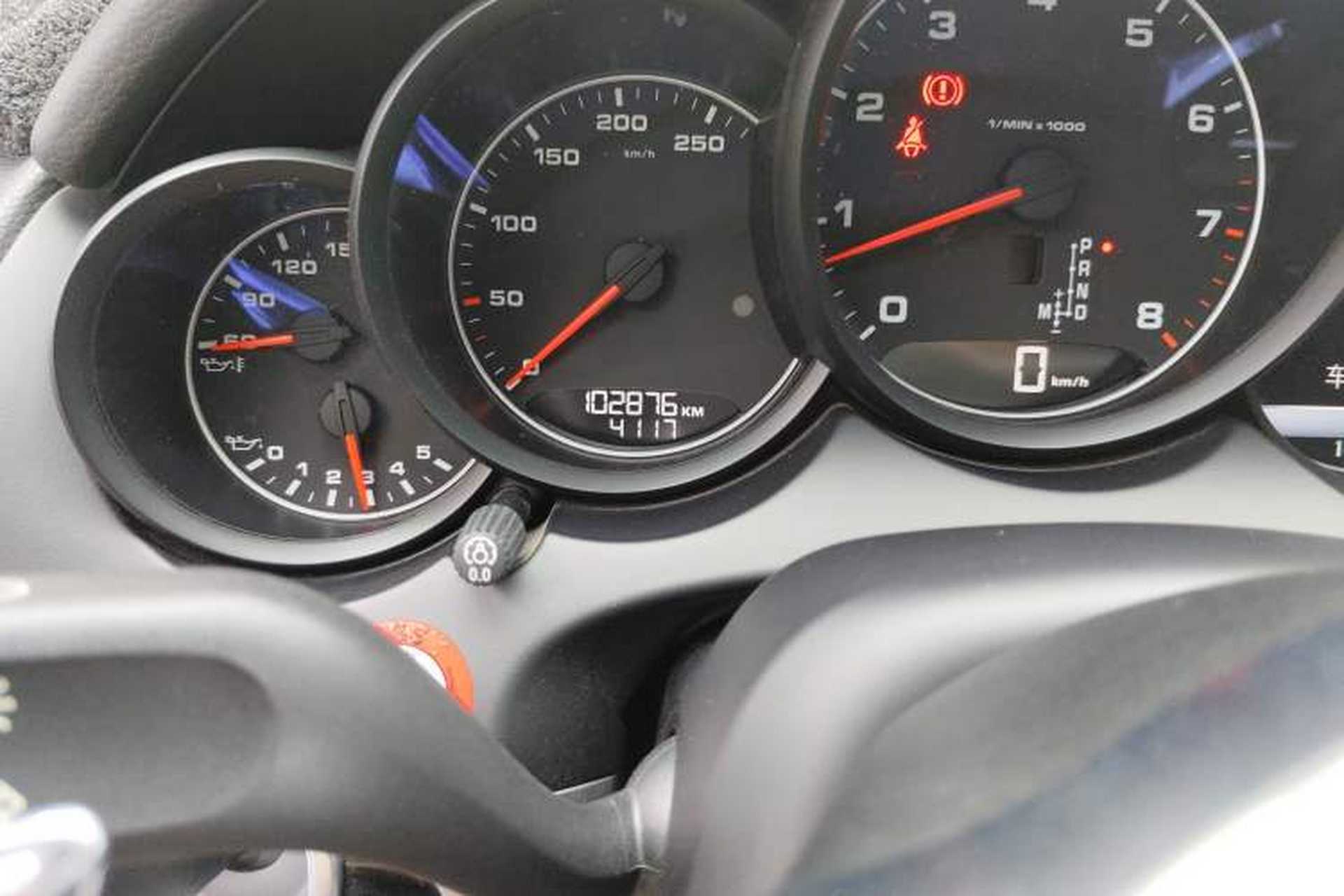 Used Porsche Cayenne 2016 Cayenne 3.0T Odometer Close Up