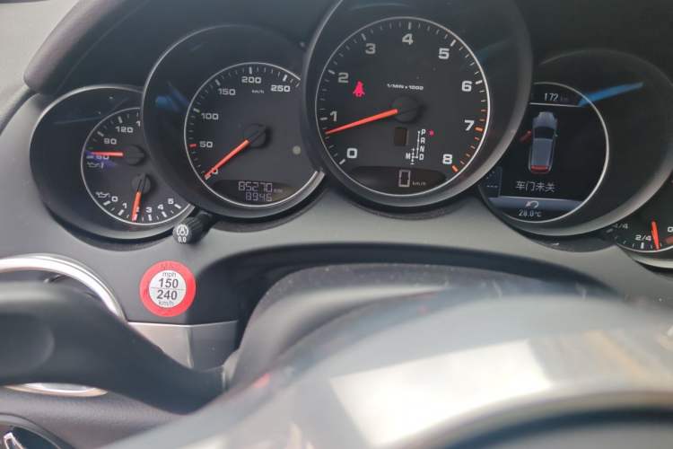 Used Porsche Cayenne 2016 Cayenne 3.0T Odometer Close Up