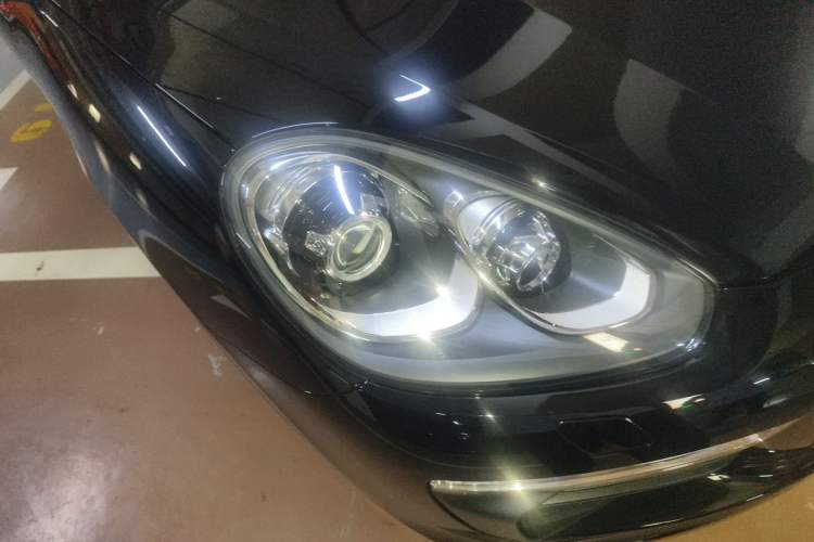 Used Porsche Cayenne 2016 Cayenne Platinum Edition 3.0T Right Front Headlight