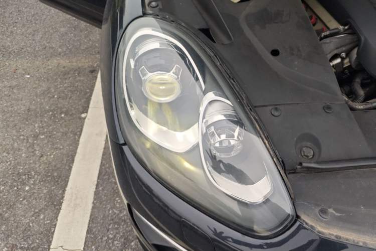 Used Porsche Cayenne 2016 Cayenne Platinum Edition 3.0T Right Front Headlight