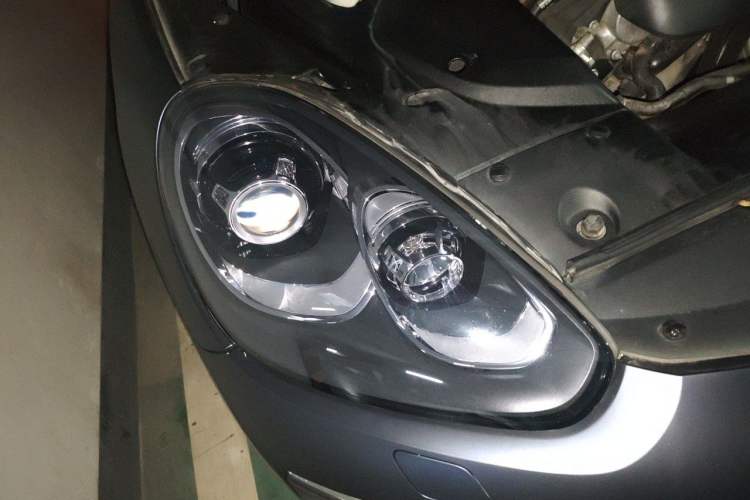 Used Porsche Cayenne 2016 Cayenne Platinum Edition 3.0T Right Front Headlight