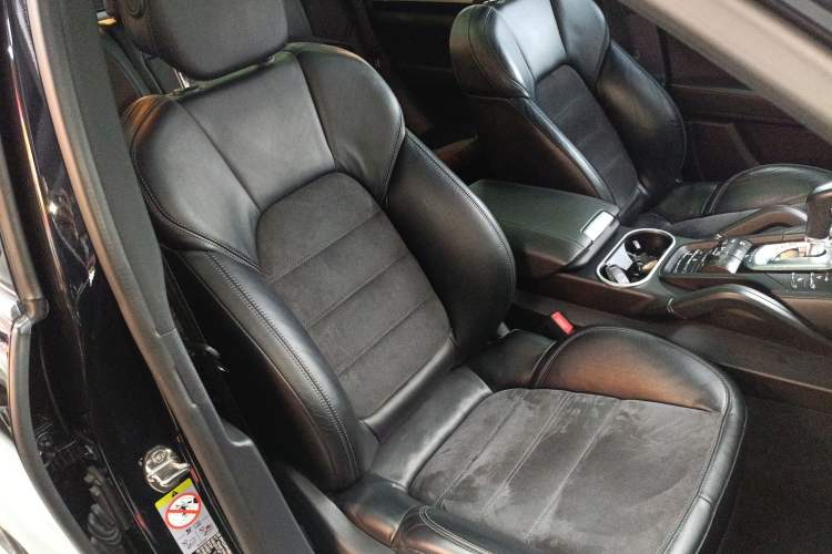 Used Porsche Cayenne 2016 Cayenne Platinum Edition 3.0T Right Front Seat