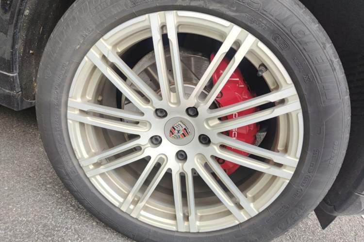 Used Porsche Cayenne 2016 Cayenne 3.0T Right Front Wheel Hub