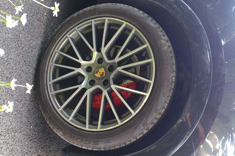 Used Porsche Cayenne 2016 Cayenne 3.0T Right Front Wheel Hub