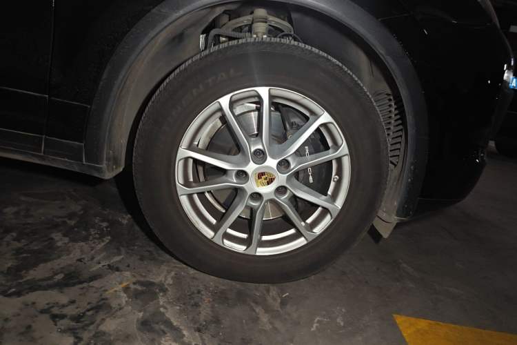 Used Porsche Cayenne 2016 Cayenne 3.0T Right Front Wheel Hub