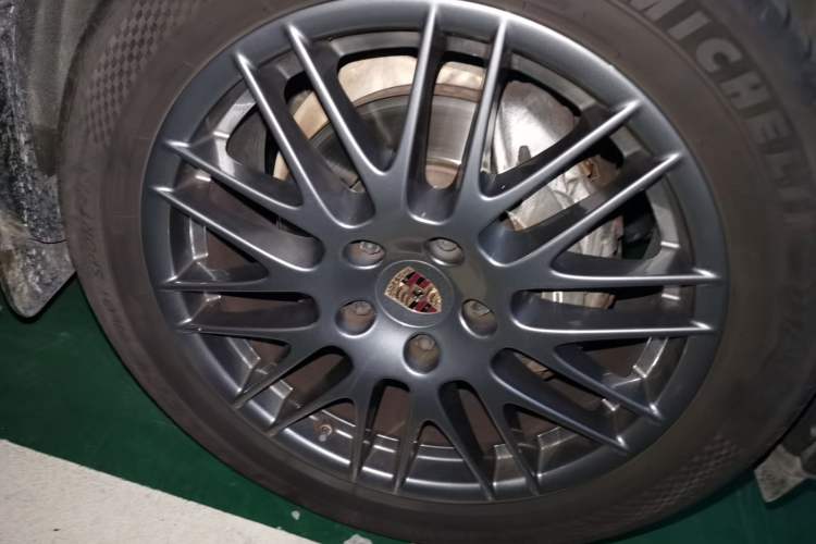 Used Porsche Cayenne 2016 Cayenne 3.0T Right Front Wheel Hub