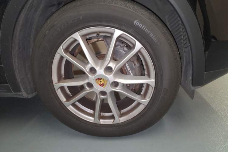 Used Porsche Cayenne 2016 Cayenne 3.0T Right Front Wheel Hub