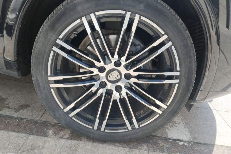 Used Porsche Cayenne 2016 Cayenne 3.0T Right Front Wheel Hub