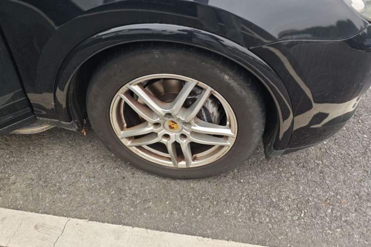 Used Porsche Cayenne 2016 Cayenne Platinum Edition 3.0T Right Front Wheel Hub