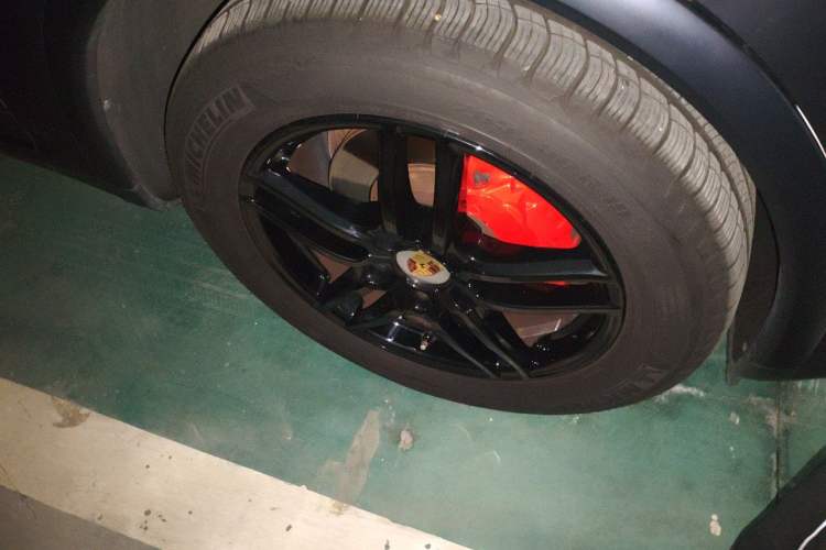 Used Porsche Cayenne 2016 Cayenne Platinum Edition 3.0T Right Front Wheel Hub