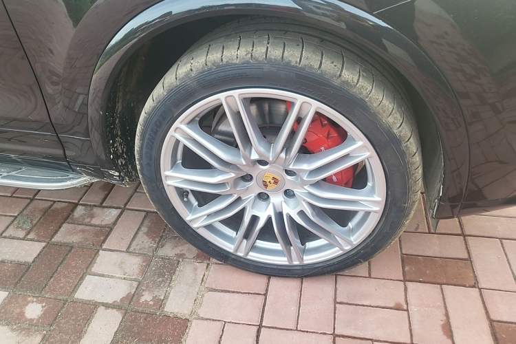 Used Porsche Cayenne 2016 Cayenne GTS 3.6T Right Front Wheel Hub