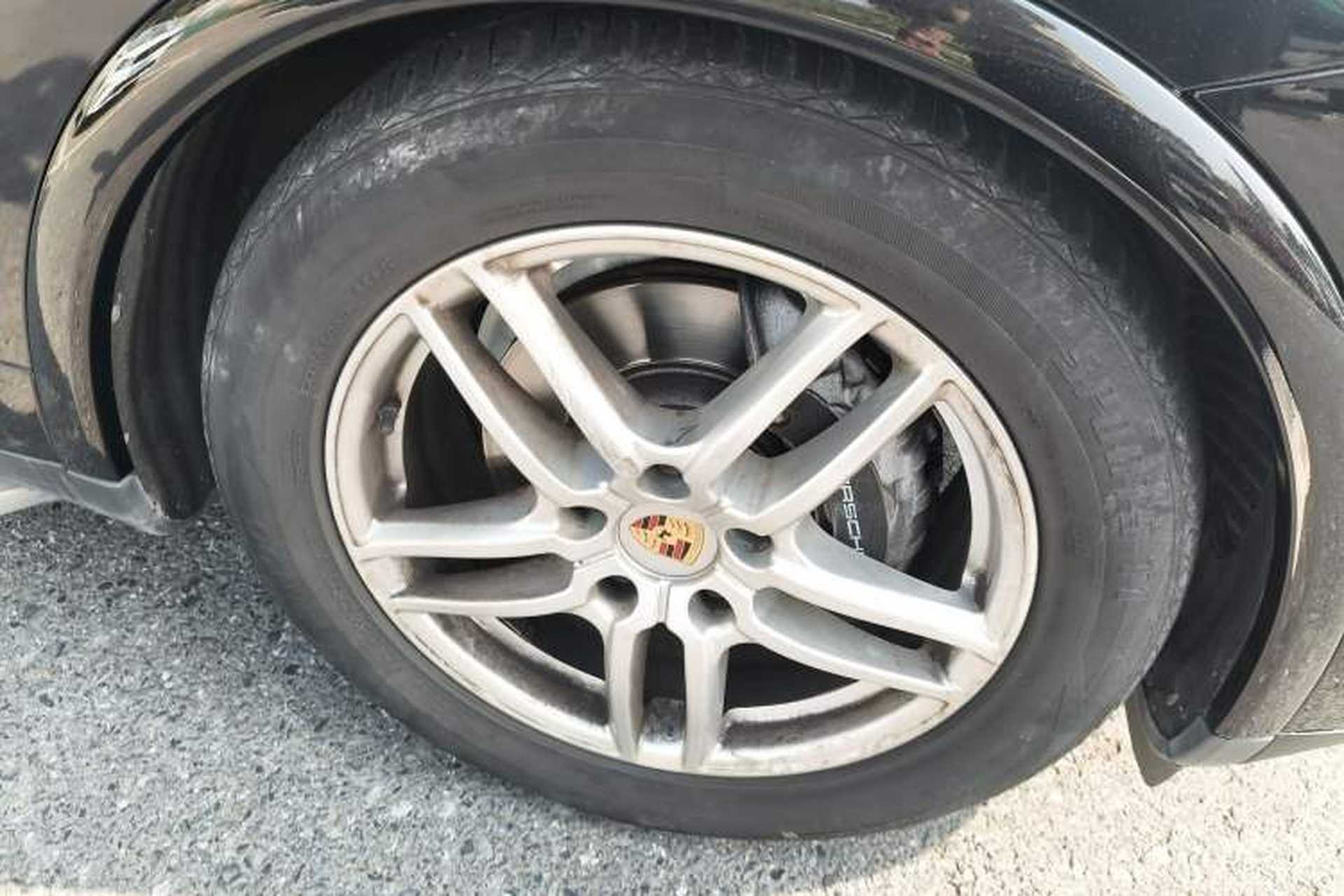 Used Porsche Cayenne 2016 Cayenne Platinum Edition 3.0T Right Front Wheel Hub