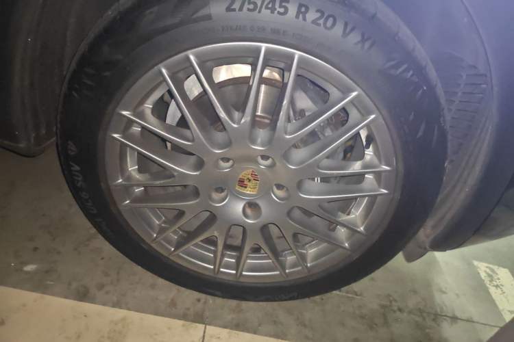 Used Porsche Cayenne 2016 Cayenne 3.0T Right Front Wheel Hub
