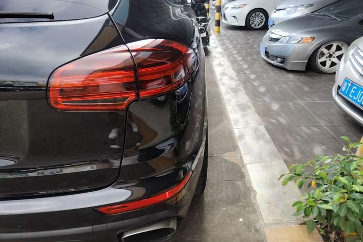 Used Porsche Cayenne 2016 Cayenne 3.0T Right Rear Taillight