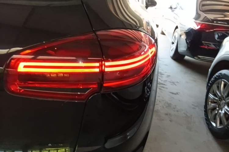 Used Porsche Cayenne 2016 Cayenne 3.0T Right Rear Taillight