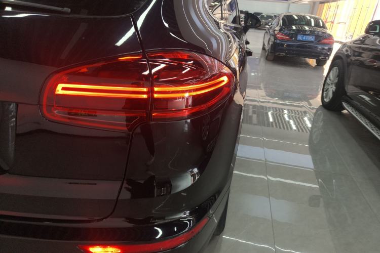 Used Porsche Cayenne 2016 Cayenne 3.0T Right Rear Taillight