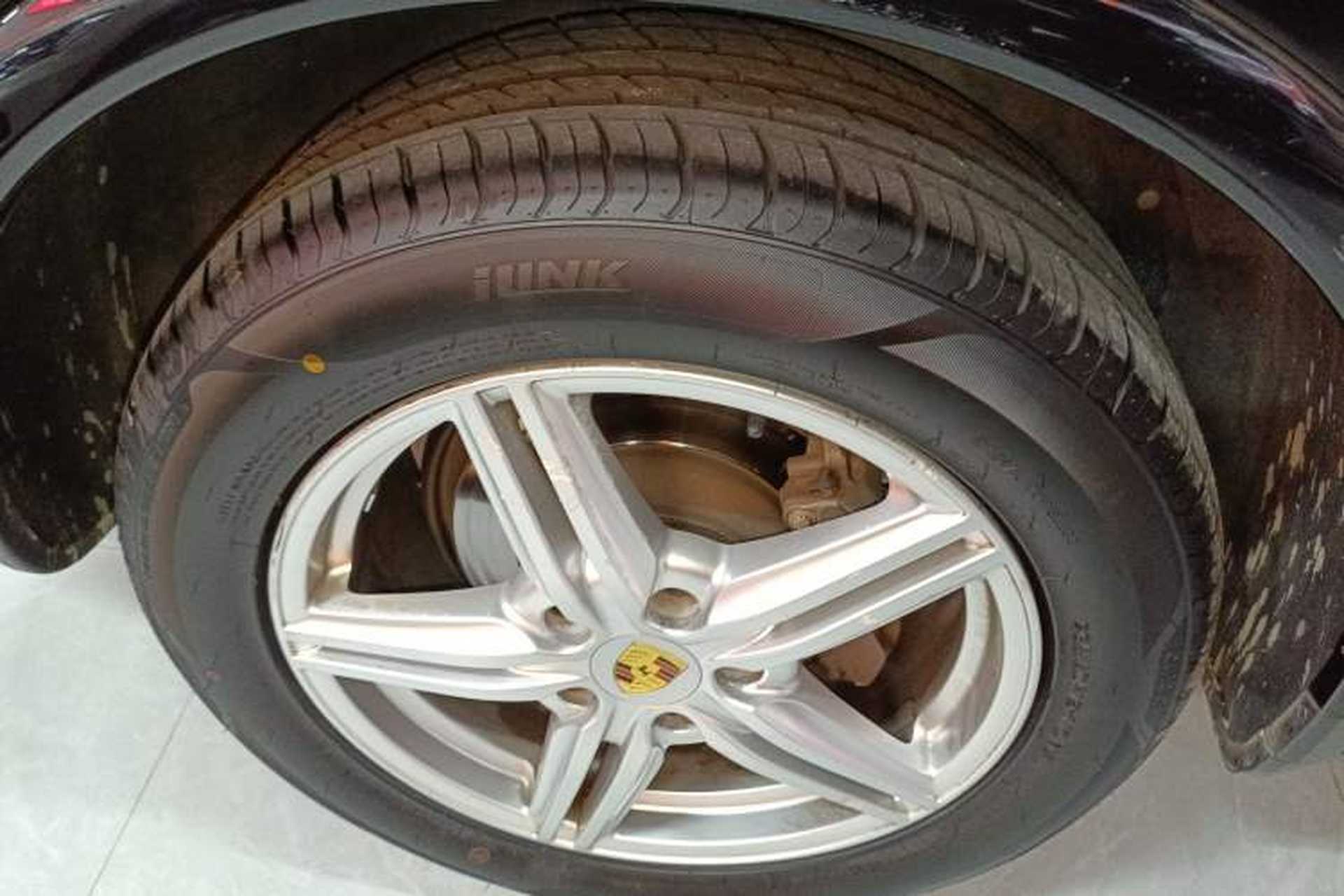 Used Porsche Cayenne 2016 Cayenne Platinum Edition 3.0T Right Rear Wheel Hub