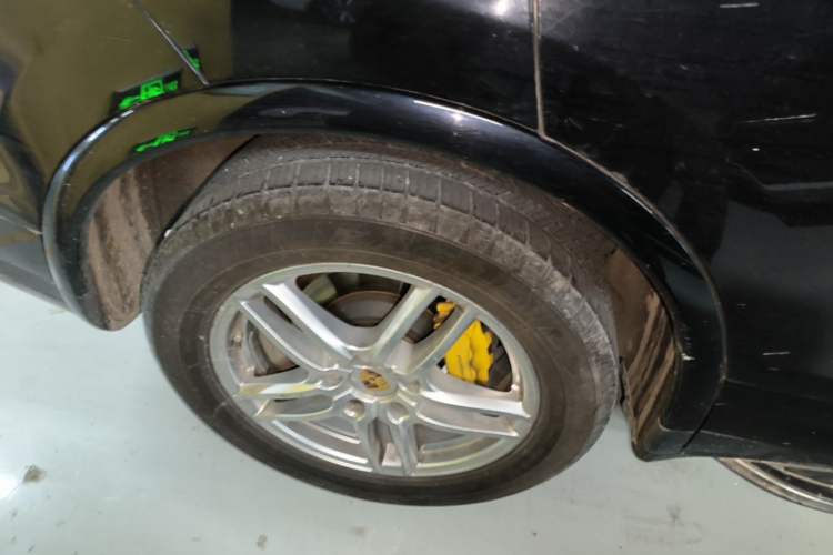 Used Porsche Cayenne 2016 Cayenne Platinum Edition 3.0T Right Rear Wheel Hub