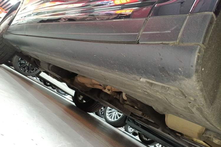Used Porsche Cayenne 2016 Cayenne Platinum Edition 3.0T Right Side Sill