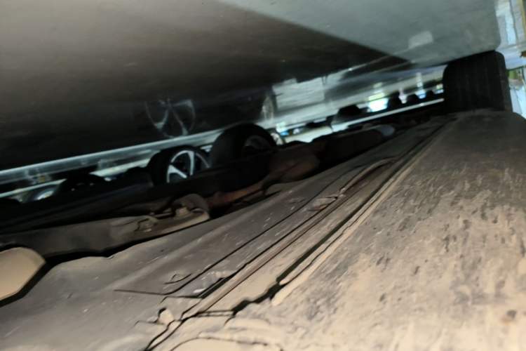Used Porsche Cayenne 2016 Cayenne Platinum Edition 3.0T Right Side Sill
