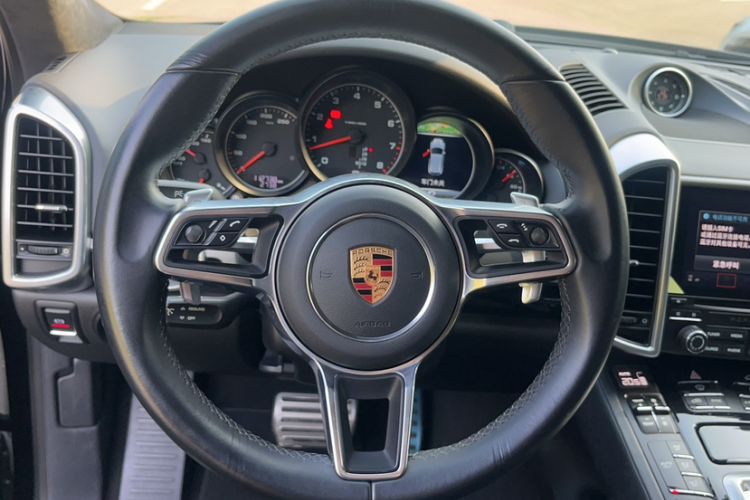 Used Porsche Cayenne 2016 Cayenne Platinum Edition 3.0T Steering Wheel