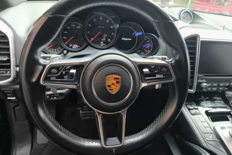 Used Porsche Cayenne 2016 Cayenne Platinum Edition 3.0T Steering Wheel