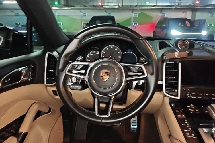Used Porsche Cayenne 2016 Cayenne Platinum Edition 3.0T Steering Wheel