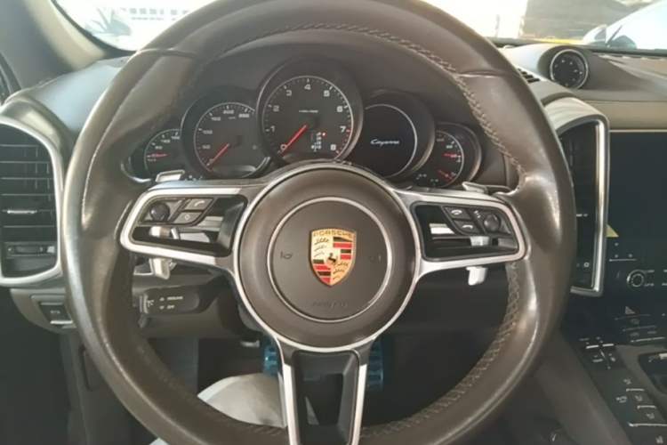 Used Porsche Cayenne 2016 Cayenne 3.0T Steering Wheel