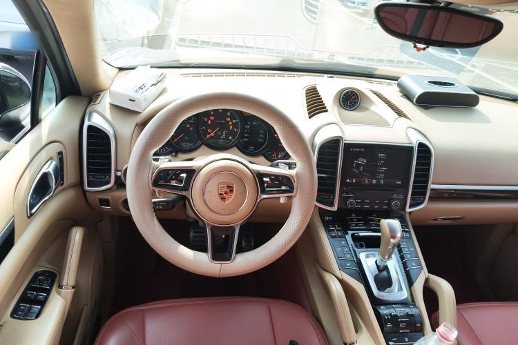 Used Porsche Cayenne 2016 Cayenne Platinum Edition 3.0T Steering Wheel