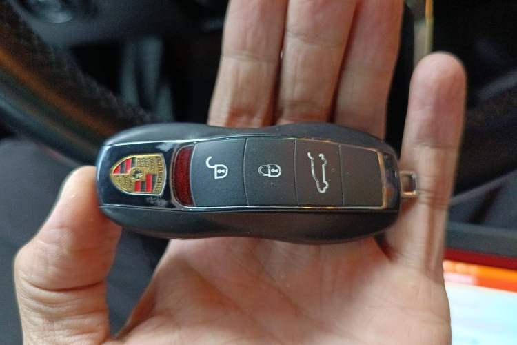 Used Porsche Cayenne 2016 Cayenne Platinum Edition 3.0T Vehicle Key