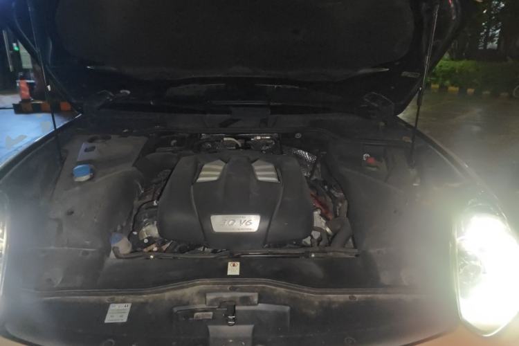 Used Porsche Cayenne 2016 Cayenne 3.0T Engine Bay