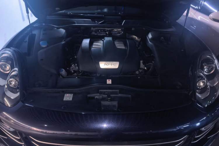 Used Porsche Cayenne 2016 Cayenne 3.0T Engine Bay