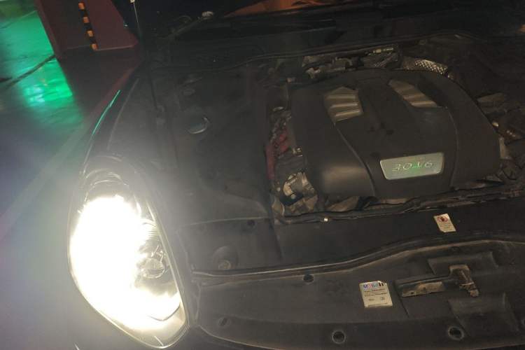 Used Porsche Cayenne 2016 Cayenne 3.0T Engine Bay Right