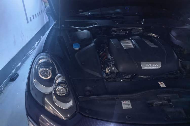 Used Porsche Cayenne 2016 Cayenne 3.0T Engine Bay Right