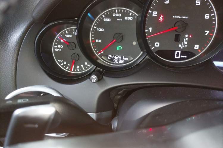Used Porsche Cayenne 2016 Cayenne 3.0T Odometer Close Up