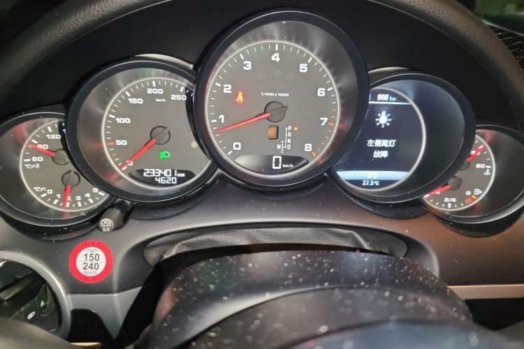 Used Porsche Cayenne 2016 Cayenne 3.0T Odometer Close Up