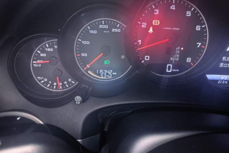 Used Porsche Cayenne 2016 Cayenne 3.0T Odometer Close Up