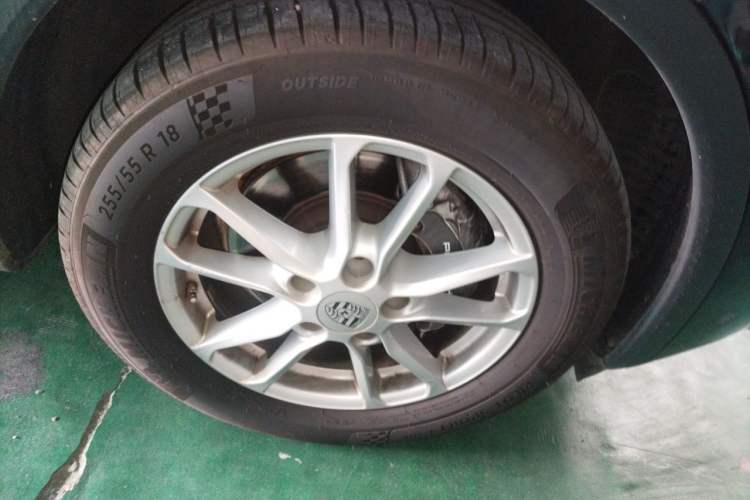 Used Porsche Cayenne 2016 Cayenne 3.0T Right Front Wheel Hub