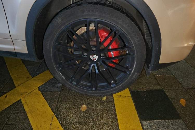 Used Porsche Cayenne 2016 Cayenne 3.0T Right Front Wheel Hub