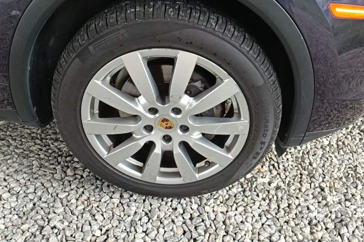 Used Porsche Cayenne  Right Front Wheel Hub