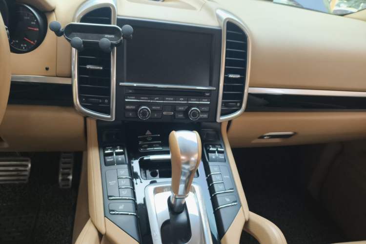 Used Porsche Cayenne 2016 Cayenne Platinum Edition 3.0T Audio And AC Panel