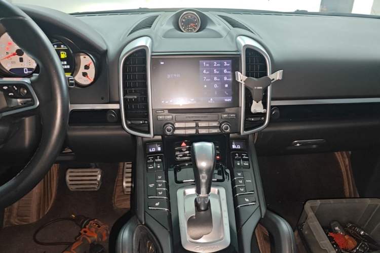 Used Porsche Cayenne 2016 Cayenne Platinum Edition 3.0T Audio And AC Panel