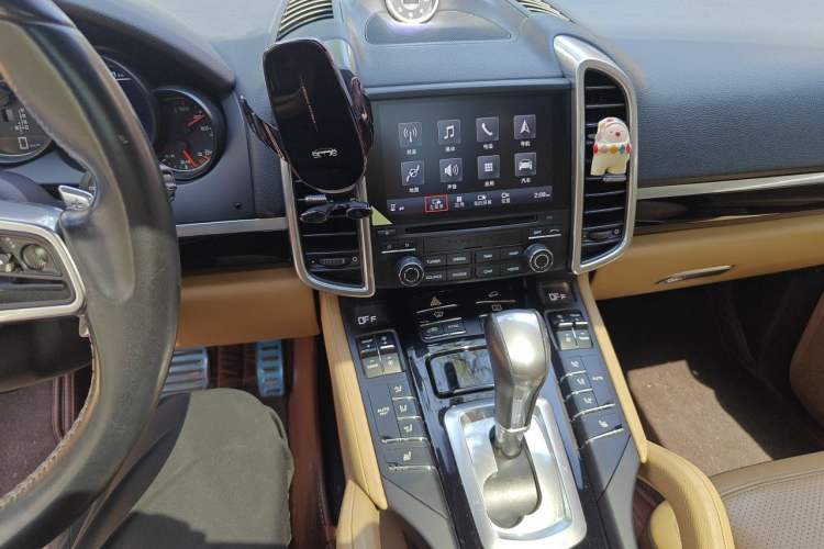 Used Porsche Cayenne 2016 Cayenne Platinum Edition 3.0T Audio And AC Panel