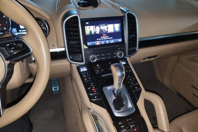 Used Porsche Cayenne 2016 Cayenne 3.0T Audio And AC Panel