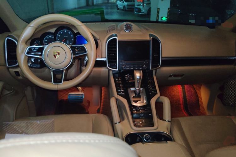 Used Porsche Cayenne 2016 Cayenne Platinum Edition 3.0T Center Console